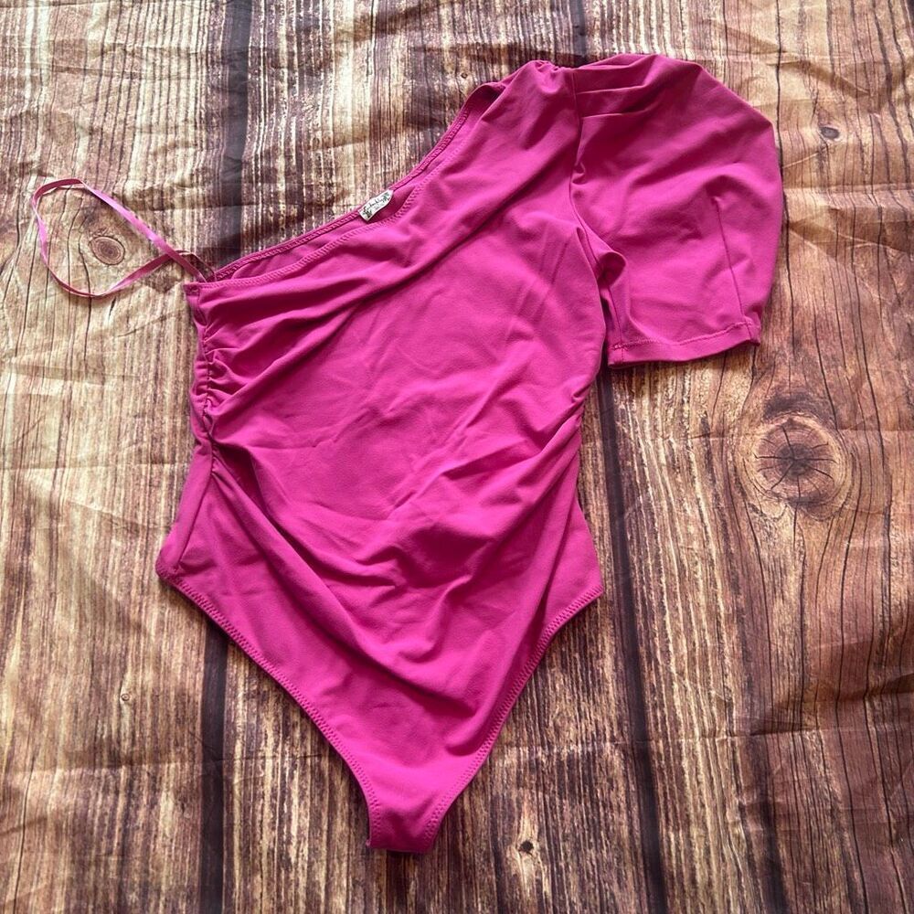 Women’s Free People 1 Shoulder Bodysuit Pink Size M